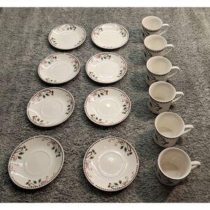Vtg Home Essentials Christmas Holly Berry Pattern 14 Pcs Set Saucers Coffee Mug